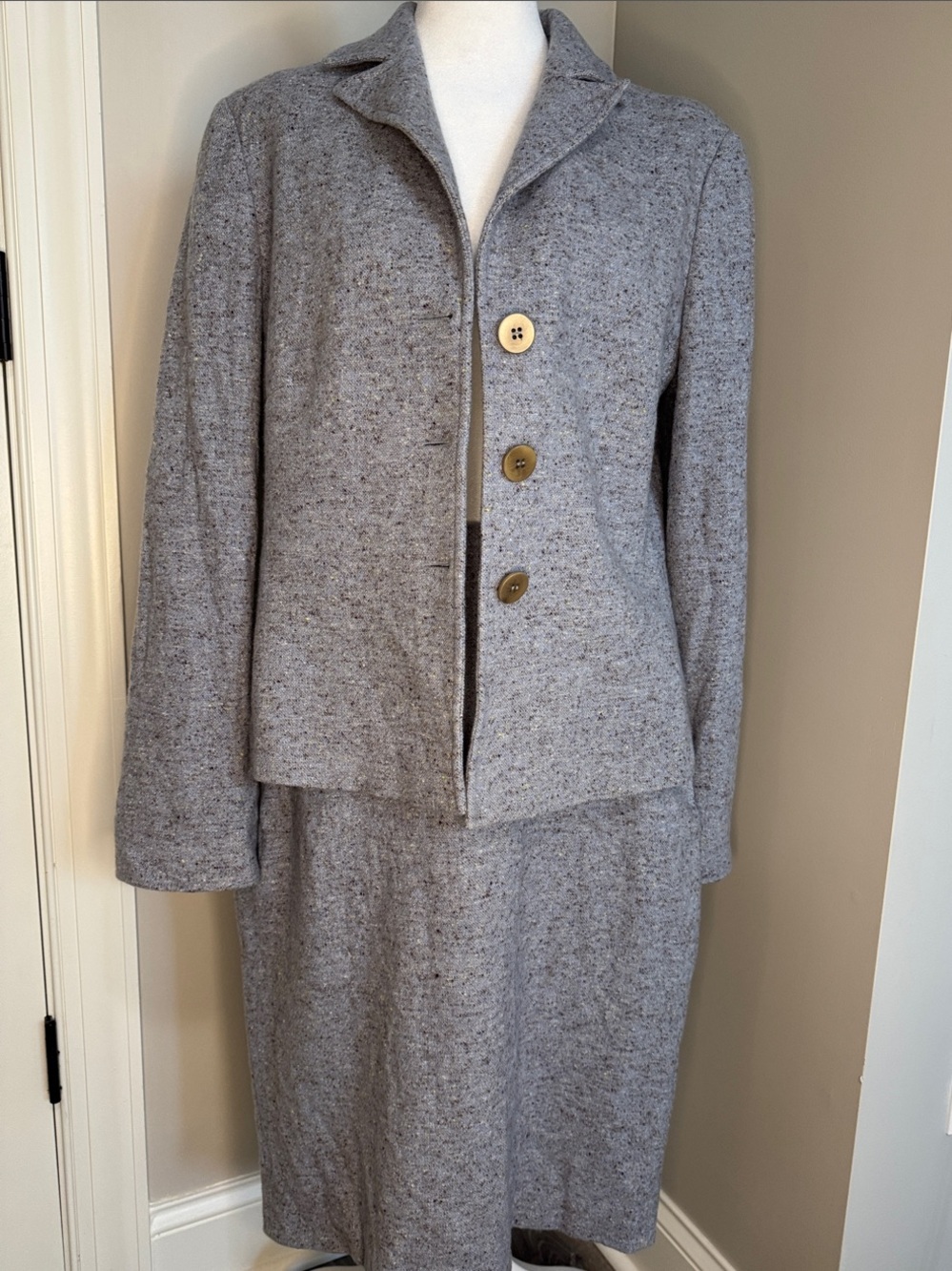 BORGOFIORI Made in ITALY Classic Women's Two-Piece Skirt Set in Heather Gray